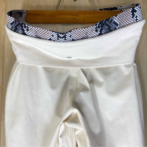 Lululemon Womens Yoga Pant Size 8 Lightweight Comfort Lounge Activewear Capsule - Picture 8 of 11